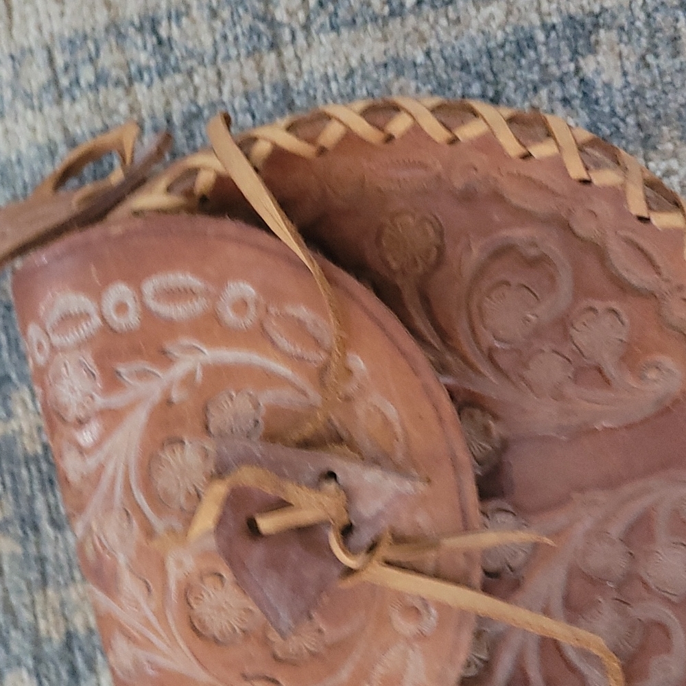 Hand Tooled Vintage Leather Bag - Picture 5 of 16